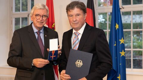 Auszeichnungen zu "75 Jahre Hessen"