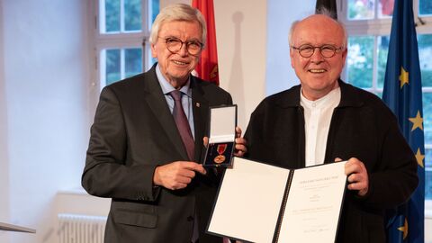 Auszeichnungen zu "75 Jahre Hessen"