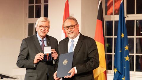 Auszeichnungen zu "75 Jahre Hessen"