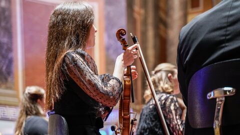 Konzert des Kyiv Symphony Orchestra mit einer Violinistin