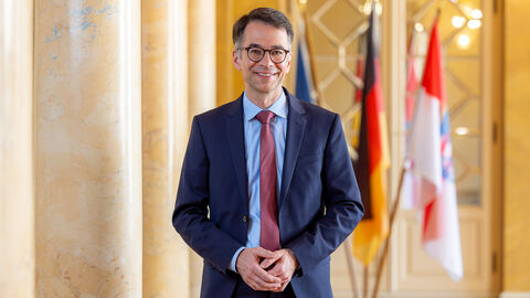 Portraitfoto von Justizminister Christian Heinz